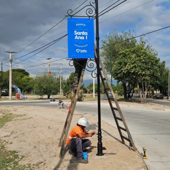 MUNICIPALIDAD DE SALTA:  ya lleva colocados 100 carteles con el nombre de los barrios