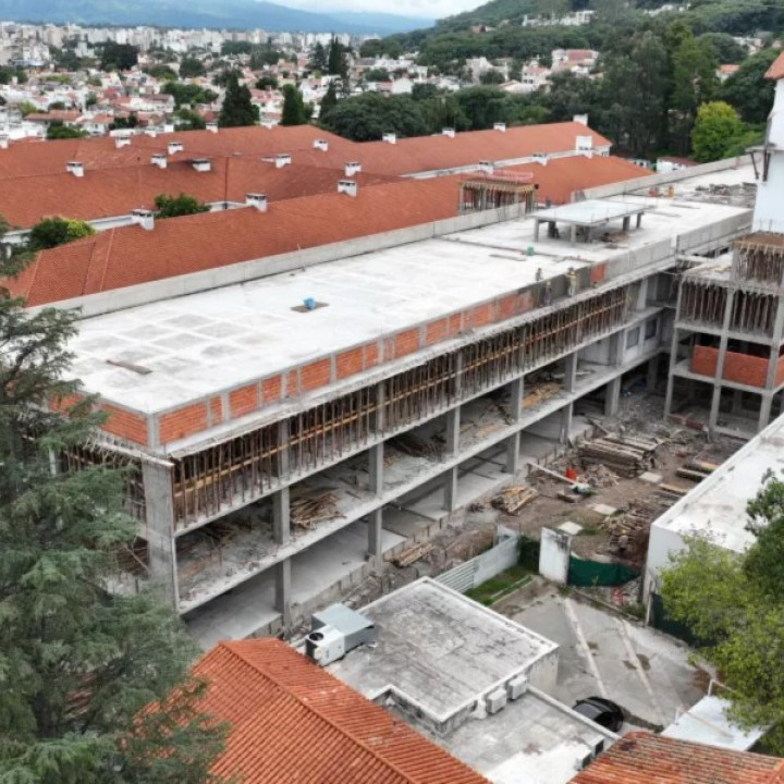 Hospital San Bernardo con el nuevo bloque crítico y la sala de esterilización