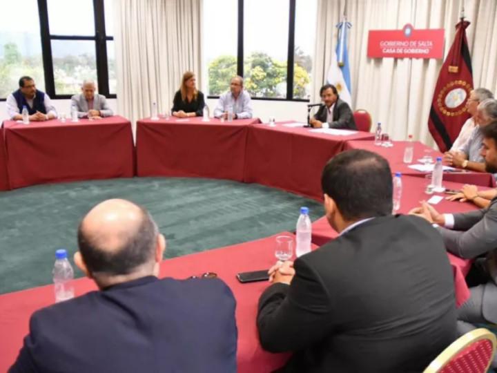 Sáenz firmó el DNU que establece la obligatoriedad de exámenes toxicológicos para funcionarios públicos de los tres poderes del Estado