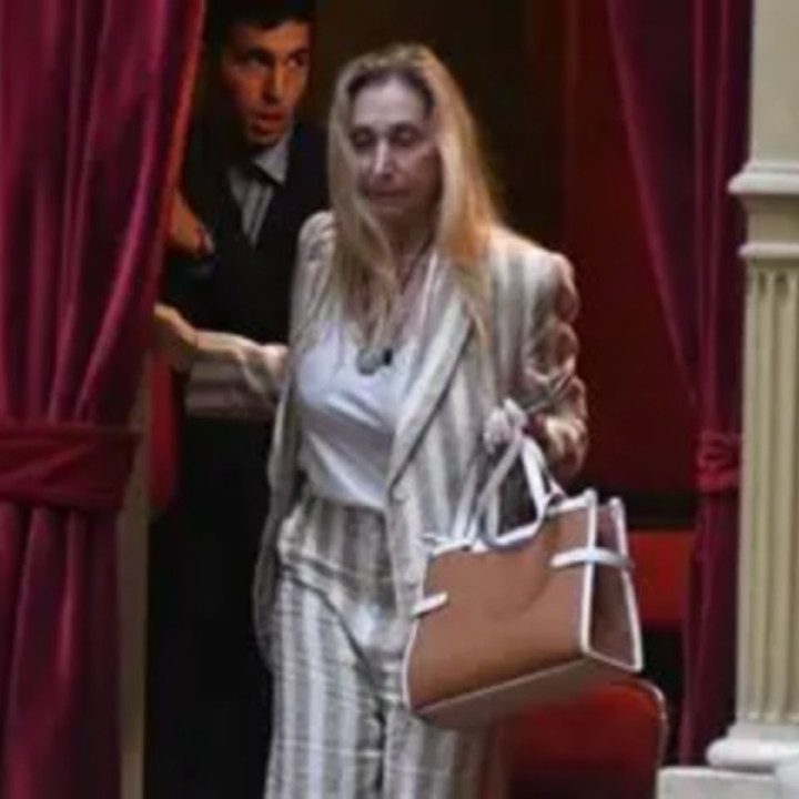 Karina y su deslomada