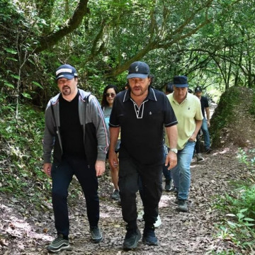 El Gobernador y el Embajador de Francia recordaron a las turistas francesas y a todas las víctimas de violencia de género