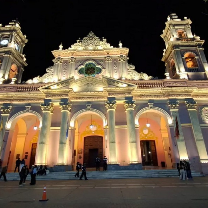 Municipalidad de Salta: La Catedral se prepara para el Milagro con nueva iluminación ornamental