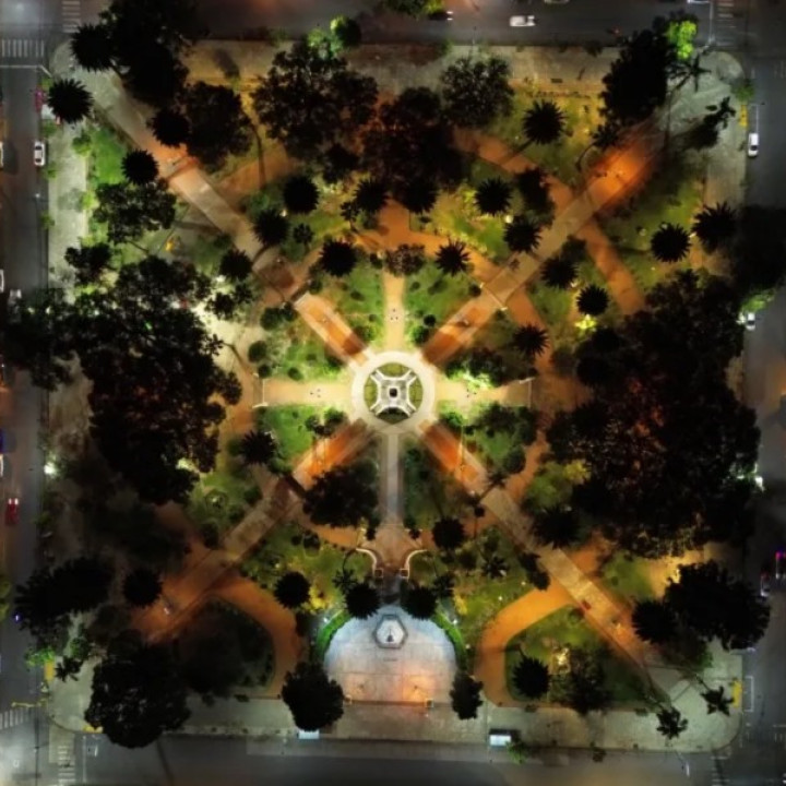 MUNICIPALIDAD DE SALTA: La plaza Güemes ya luce su nueva luminaria LED