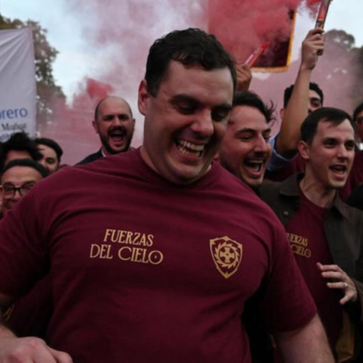 LA GUARDIA PRETORIANA DE MILEI SE REPLIEGA
