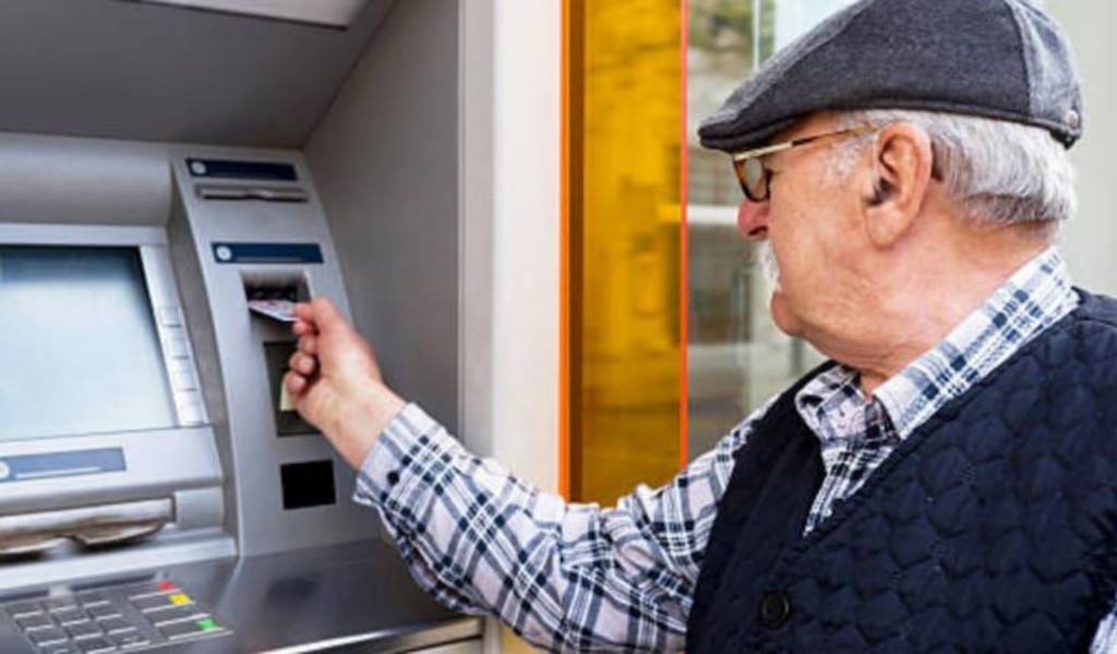 Chau cajeros automáticos tradicionales: cómo es el nuevo método para sacar efectivo más rápido y seguro