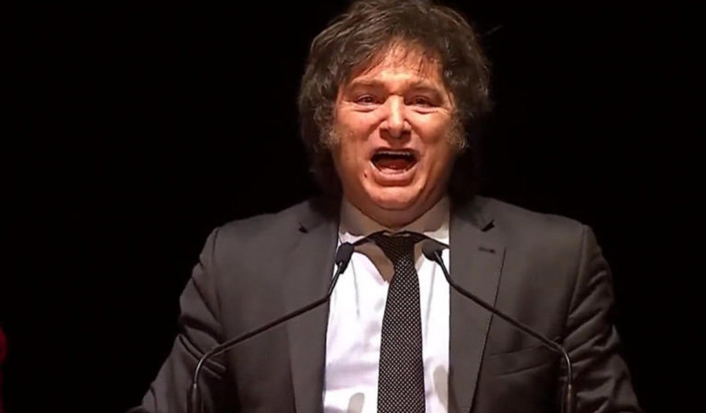 Milei acusa a Clarín de “extorsión” y advierte: “No se quedarán con Telefónica”