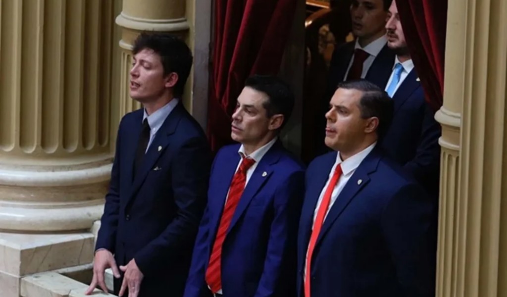 Las Fuerzas del Cielo, vapuleadas por las “Fuerzas del Suelo”: el quiebre Caputo-Karina
