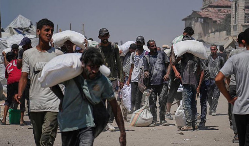 Los palestinos denuncian que la ayuda humanitaria no llega a la población de Gaza
