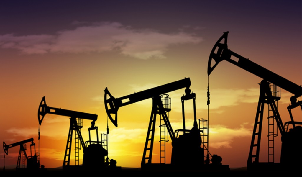 La OPEP+ acrecienta su producción de petróleo para sostener su cuota de mercado