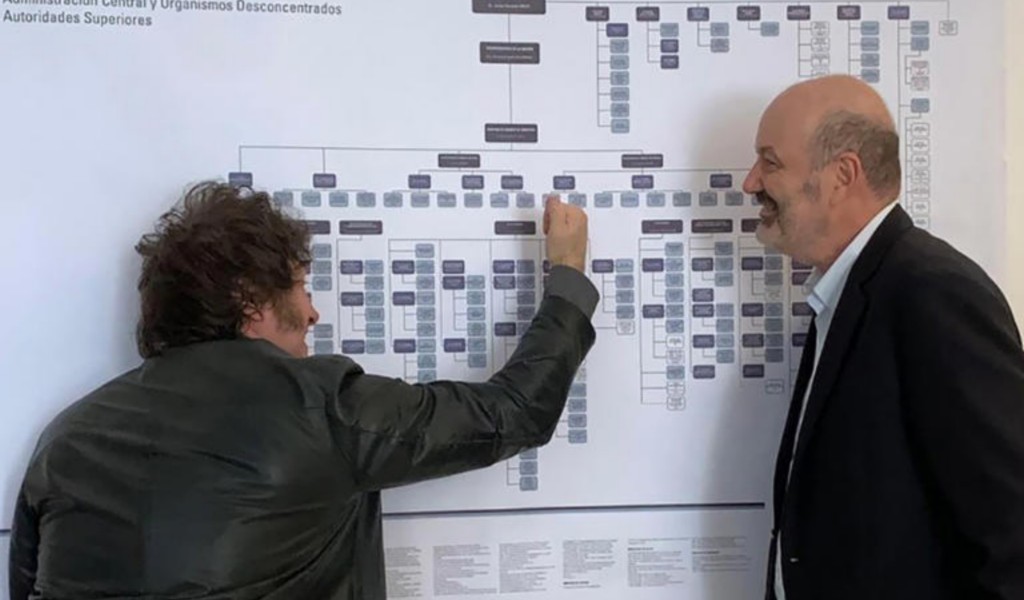 El ministro Sturzenegger aseguró que Javier Milei "gemía" de entusiasmo cuando le mostró el plan de desregulación