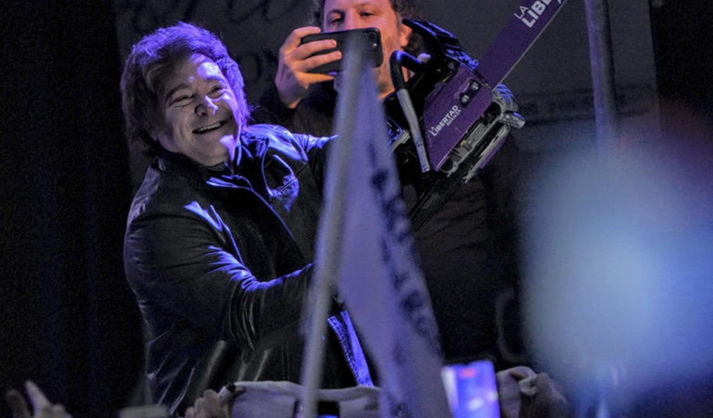 Banalizar el Nunca Mas, la única propuesta de campaña de Javier Milei