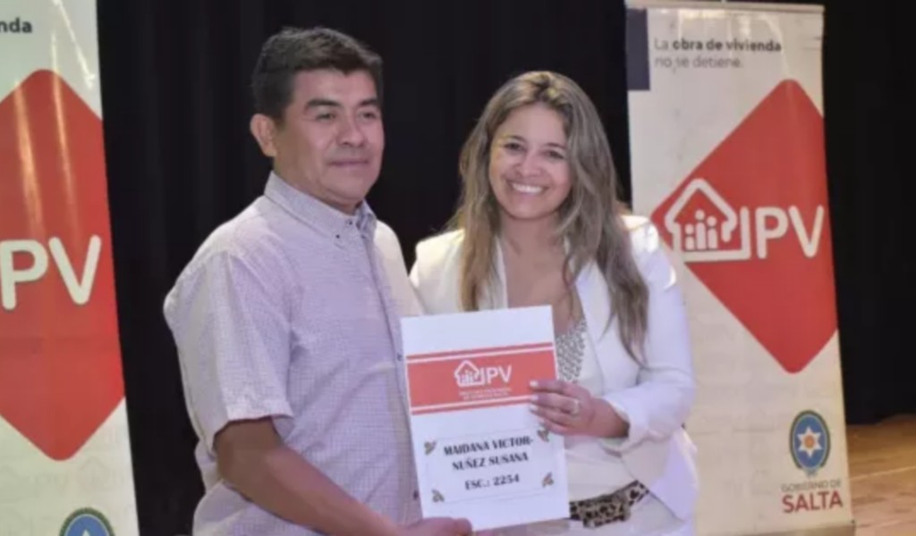 El Gobierno de Sáenz marca un hito en la entrega de escrituras de viviendas en la provincia