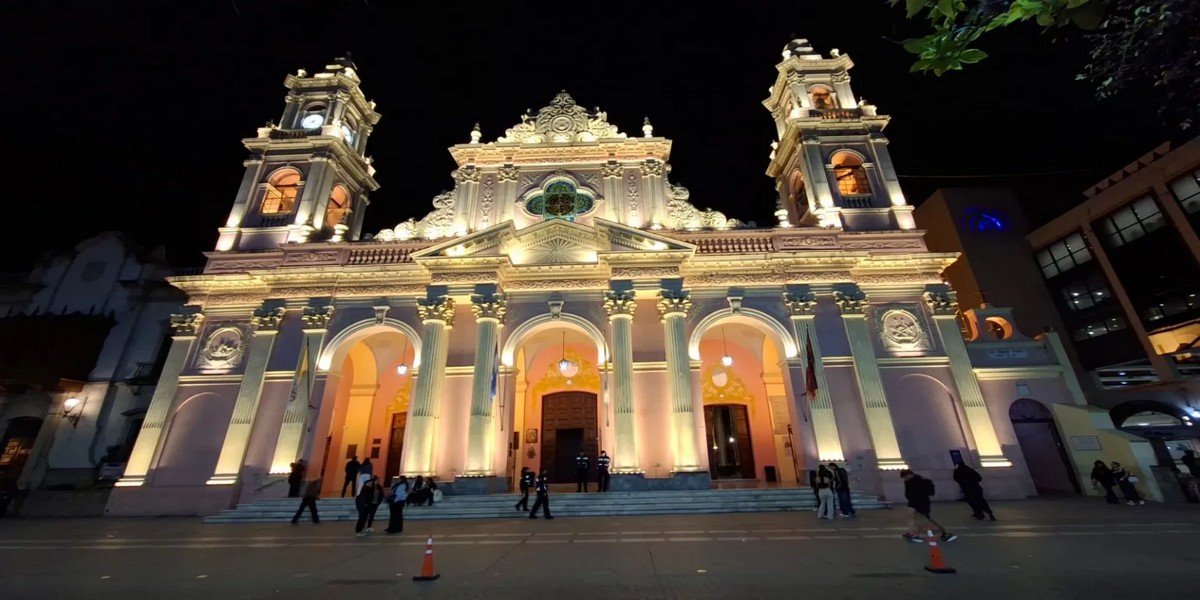 Municipalidad de Salta: La Catedral se prepara para el Milagro con nueva iluminación ornamental