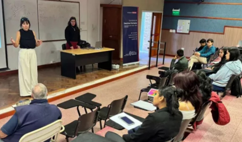 744 jóvenes formados en Salta con el programa de ciudadanía democrática