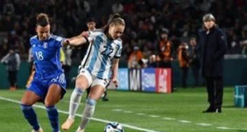 La selección argentina cayó ante Italia por 1 a 0 en su debut en la Copa del Mundo