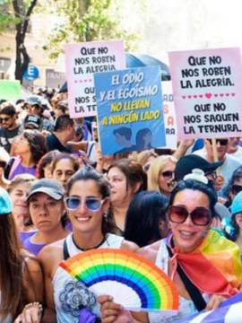 Aunque una multitud incomodó al Gobierno, aseguran que no cambiarán “la hoja de ruta”