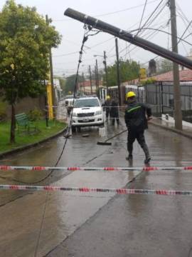 MUNICIPALIDAD DE SALTA: Distintas áreas del municipio prestaron asistencia por emergencias tras la lluvia 