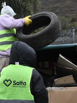 MUNICIPALIDAD DE SALTA: Con importante participación vecinal se realizó el descacharrado en el barrio Autódromo