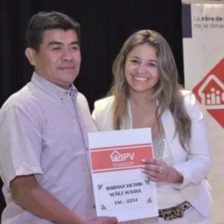 El Gobierno de Sáenz marca un hito en la entrega de escrituras de viviendas en la provincia