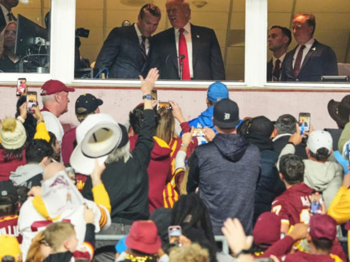 Donald Trump abucheado como el primer presidente en funciones en asistir a juego de NFL desde 1978
