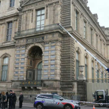 Dos nuevos imputados por el robo en el Louvre, entre ellos una mujer de 38 años