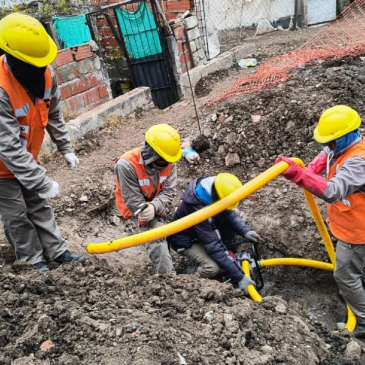 MUNICIPALIDAD DE SALTA: Mejoras sanitarias: avanza la colocación de cloacas en Ampliación El Carmen  