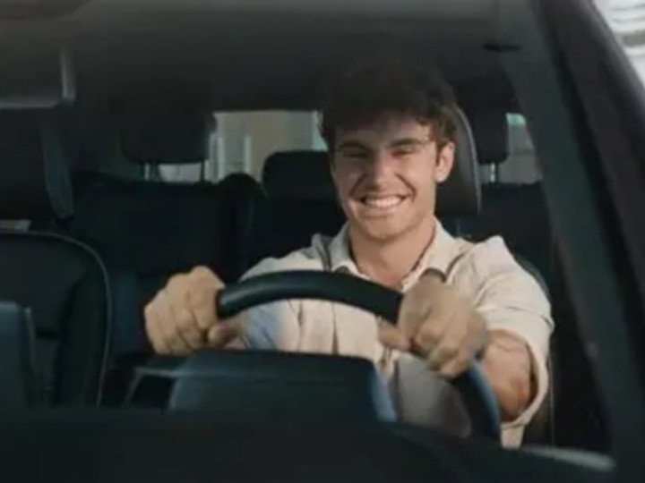 SE OLVIDO DE SU ESPOSA Y SE MARCHO...