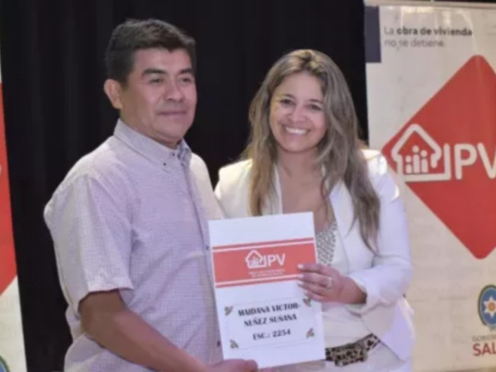 El Gobierno de Sáenz marca un hito en la entrega de escrituras de viviendas en la provincia