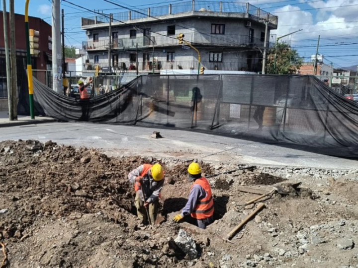 MUNICIPALIDAD DE SALTA: Obras pluviales, comenzó la excavación en San Martín y Olavarría